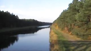 Жизни река бежит