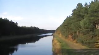 Жизни река бежит