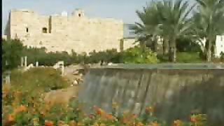 Как чиста ясна в небесах лазурь