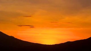 Смолкли звуки дня караоке