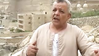 Отец Самаан и мусорный город в Египте