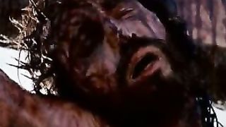 Я стою у креста