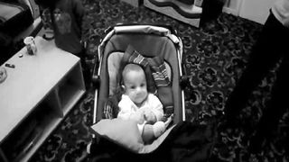 Британська соціалка забрала трьох дітей