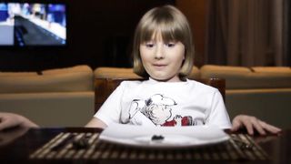 Девочка и червяк