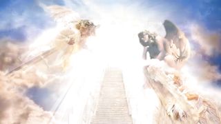 По небу полуночи ангел летел