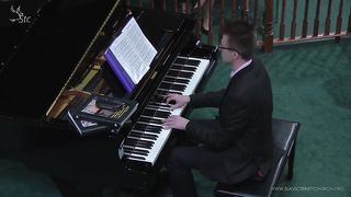 Он был распят за мир людской позорно