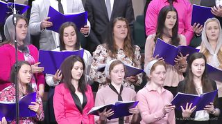 Он был распят за мир людской позорно