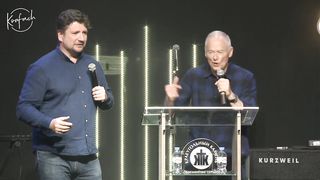 Томми Барнетт - С Ним не безопасно, но с Ним здорово