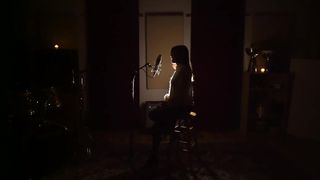 Сусанна Шарикова - Стучит, Стучит