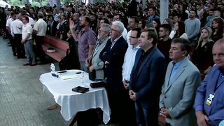 Слав Його (Бог моря і гори, землю сотворив)