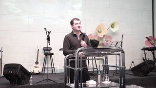 Анатолий Мокляк - Люди приходят в церковь из за вас