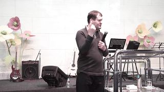 Анатолий Мокляк - Люди приходят в церковь из за вас