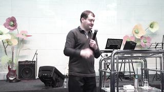 Анатолий Мокляк - Люди приходят в церковь из за вас