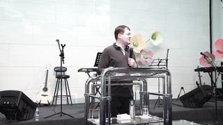 Анатолий Мокляк - Люди приходят в церковь из за вас