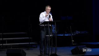 Александр Шевченко - Христос на фоне ангелов