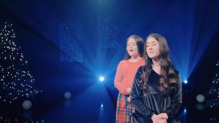 Бэкки и Юлия Базан - Чудным светом