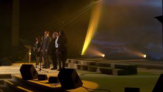 Радость - В тёмном небе над пещерой