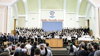 Молодіжний хор - Ти простягаєш небо, як тканину!