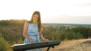 Julia JS - Есть любовь