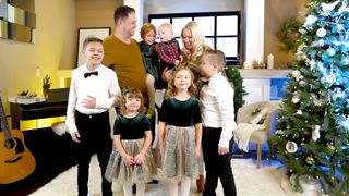 Nyukeyev Family - Поют Небеса