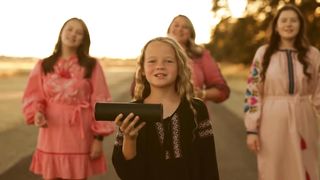 Сім'я Андрощук - Добрий вечiр,ми з України!