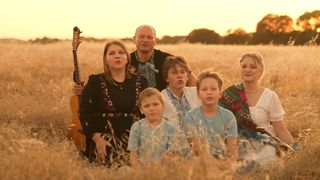 Сім'я Андрощук - Добрий вечiр,ми з України!