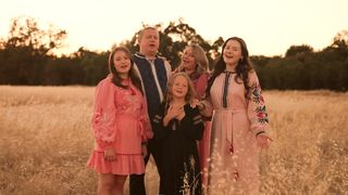 Сім'я Андрощук - Добрий вечiр,ми з України!