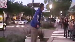 Уличный проповедник ударен грешником