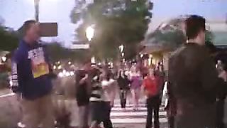 Уличный проповедник ударен грешником