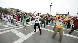 Флеш моб на главной площади «Церковь Веры» Будапешт