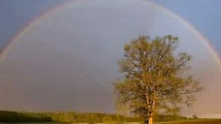 Яблоком пахнут ладони у Бога