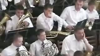 В часы тревог оркестр